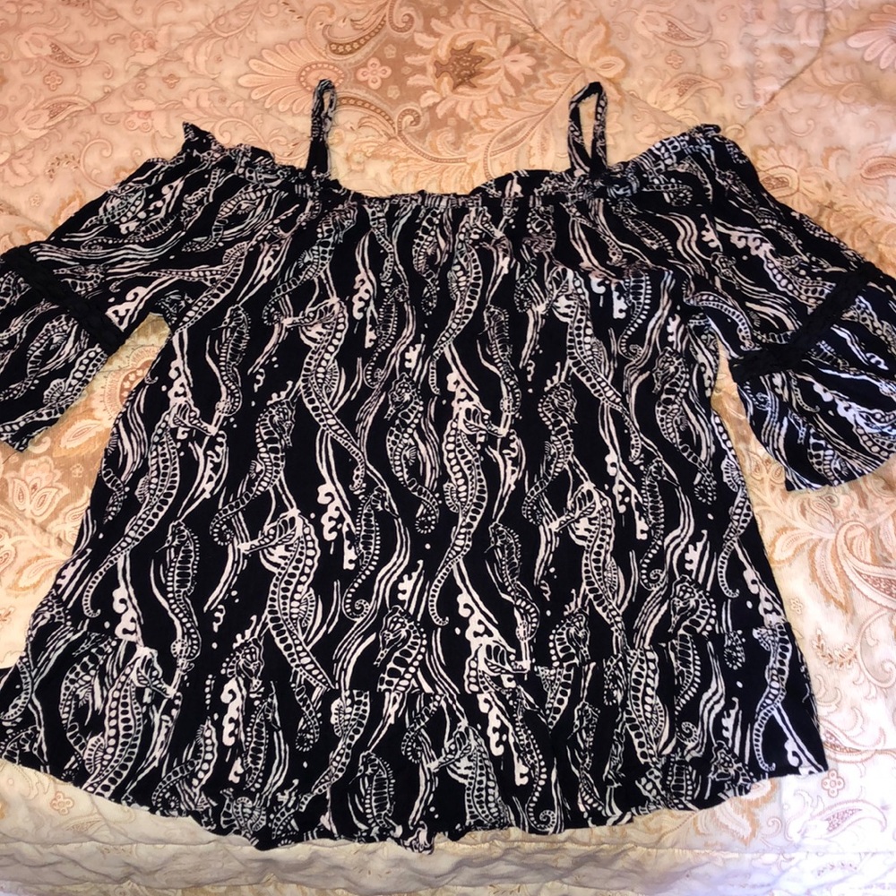 💥Crown&ivy, women’s top, worn once, Medium💥
